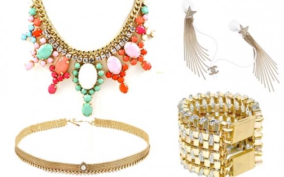 چۆن دەستە و كۆمەڵە ئێكسسوارێك دەپۆشیت؟