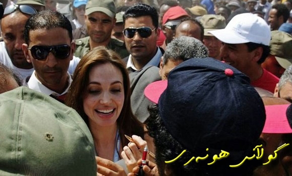 ئەنجلینا كتوپڕانە سەردانی پەنابەرە لیبییەكانی كرد