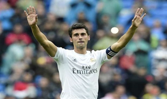 یاریزانێكی ڕیاڵ مەدرید لە لایەن ئەیسی میلان و نیوکاسڵەوە هەوڵی هێنانی دەدەن بۆ رێزەكانیان