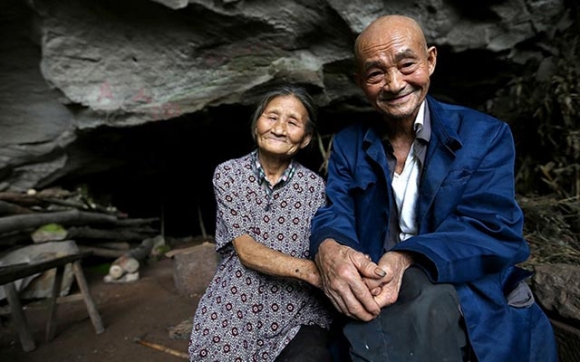 زیاتر لە 50 ساڵە لە ئەشكەوتێك دەژین