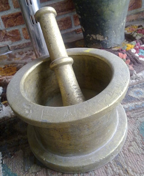 ئاون دیوەخانی كوردان دەڕازێنێتەوە