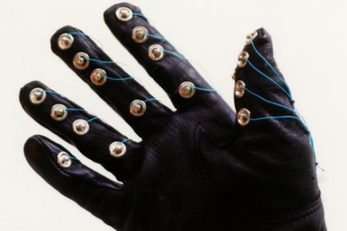 بە دەستێك تایب بكە و ماوسیش بەكاربێنە