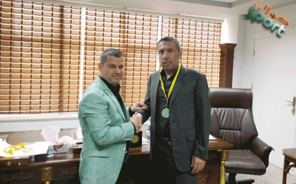 یانەی خانزاد یەک لە ملوانکە زێرەکانی جامی عێراقی بەخشییە بەرێوەبەری گشتی وەرزش