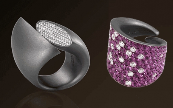 وادە و مۆدی دەسبەند و بازنی گەورەیە