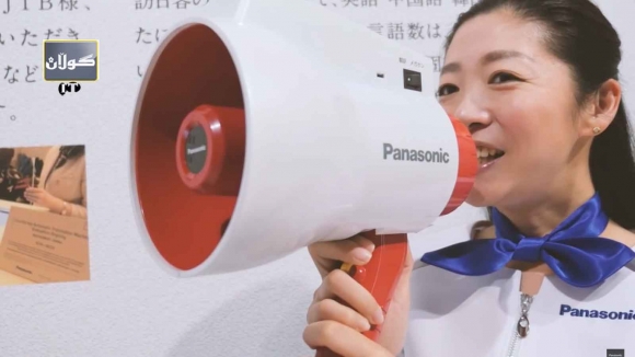 سپیكەرێك كاری وەرگێڕانیش بۆ سێ زمان دەكات