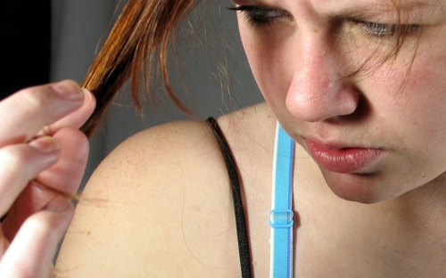 بۆچی قژ هەڵدەوەرێت؟