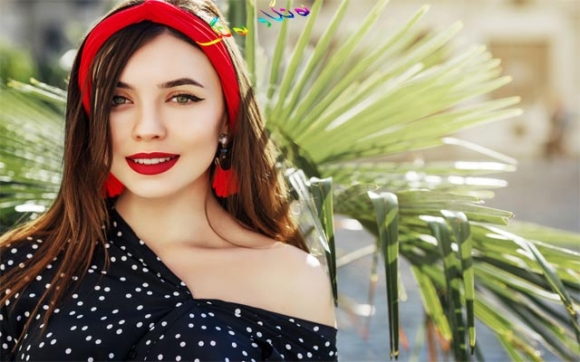 خشڵ و ئێكسسواری رەنگ سوور بۆ بەستنی قژ