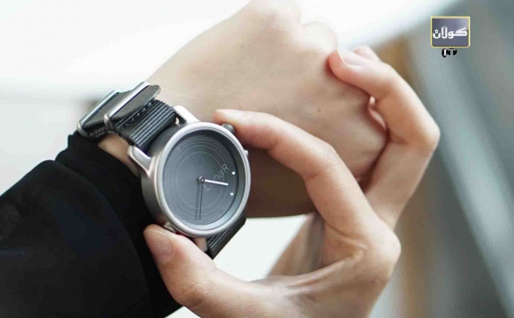 كاتژمێرێكی سمارت بە وزەی خۆر كار دەكات