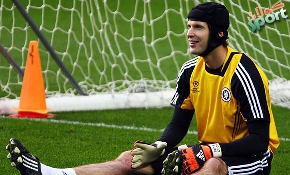 پیته‌ر چیك له‌ یاریگاكان داده‌برشێت