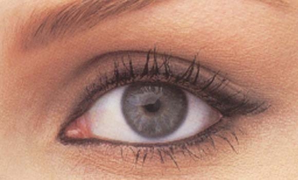 رەشكردنی چاوەكـان بە وێنە و هەنـگاوەكان