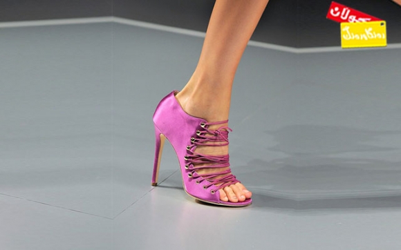 پێڵاوی تەنگ گرفت بۆ پێیەكان پەیدا دەكات