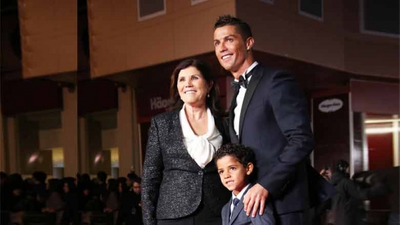 دواجار دایكی كریستیانۆ له‌سه‌ر كوڕه‌كه‌ی هاته‌ ده‌نگ