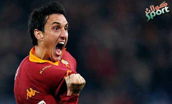 پێش کریسمس , گورگەکان میلانیان پێچاییەوە