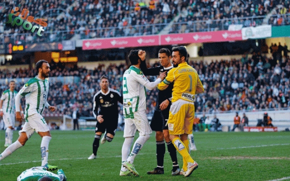 لویس ئەنریكی: رووداوەكـەی كریستیانـۆ گەورە مەكەن