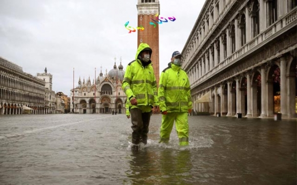 ماڵ لە خۆی نەبوو میوانیشی بۆ هات