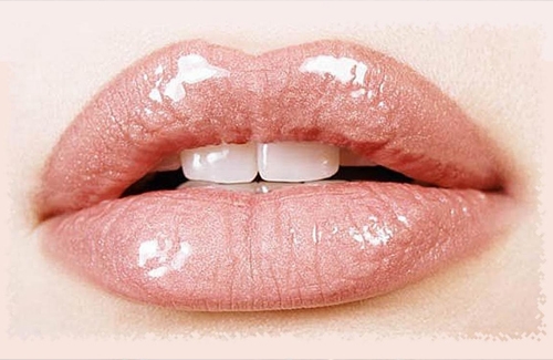 گەورەكردنی لێوەكان