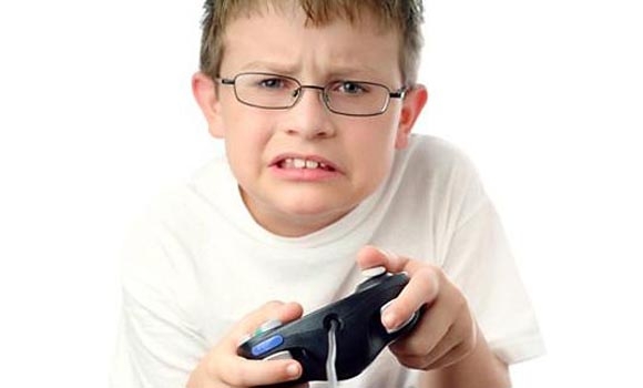 كۆمپیتەرو یاری پلەیستەیشن منال تەمەل دەكات