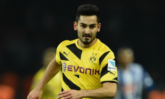 گۆندوگان لە مان سیتی نزیکە