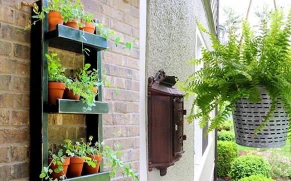 گوڵدان و مەركانەی هەڵواسراو لە ماڵەكەتدا