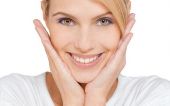 کوڵمەکانت بەرزبکەرەوە پێش بەکارهێنانی ماکیاژ