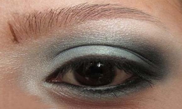 هەنگاوەكانی هێڵكاری و ماكیاژی برۆ