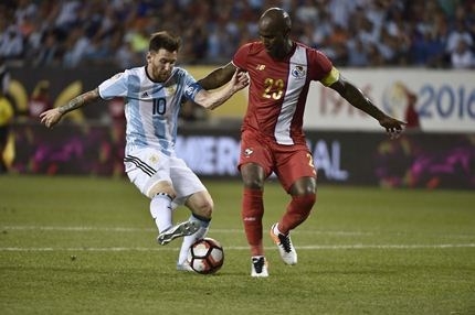 مێسی هاتریکی تۆمارکرد و چیلی گەڕایەوە