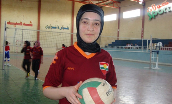 حەنان ساڵح یاریزانی بالەی یانەی سیروانی شارەزوور: هیوادارم خانەوادەی كیژان رێگر نەبن لەبەردەم وەرزش كردنی كیژانیان