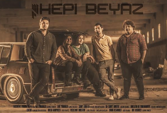 فیلمی سینه‌مایی (هه‌پی به‌یاز) نمایش ده‌كرێت