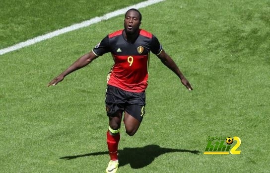 خانمە پیرەکە چاوی لەسەر لۆکاکۆیە