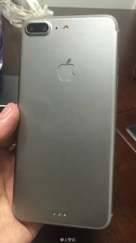 وێنەی دزە پێکراوی ئایفۆنی ٧ پلەس بڵاوکرایەوە