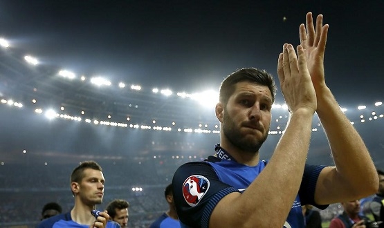 بلوگرانا هێرشبەرێکی فەرەنسی کردۆتە ئامانج