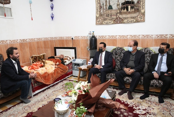 بە نوێنەرایەتی سەرۆکی حکومەتی هەرێمی کوردستان پارێزگاری هەولێر، سەردانی هونەرمەندی گەورە مامۆستا (جەودەت شاکر)ی کرد