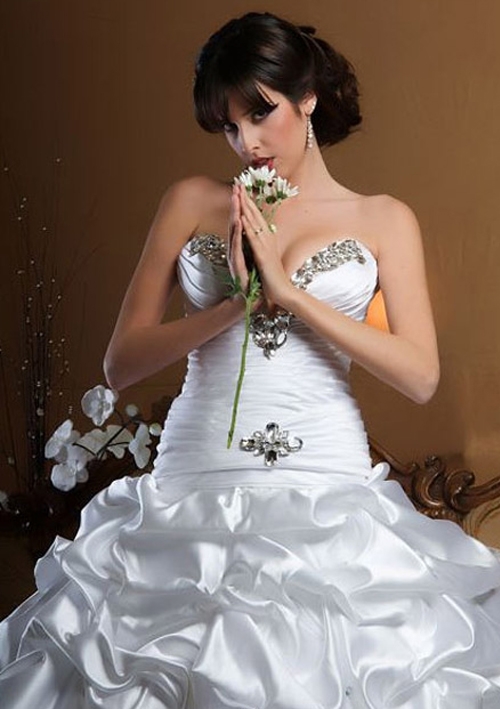 جلوبەرگی رەنگاوڕەنگ بۆ رۆژی نیشانكردن