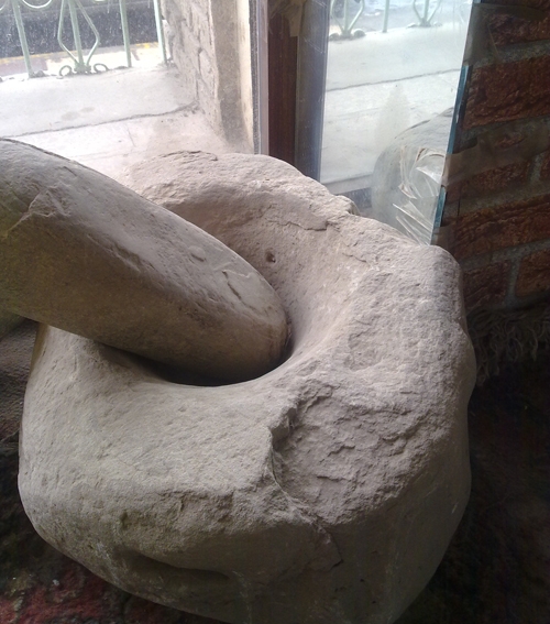 جۆنی كەرەسەیەكی كـوردی و هاوەڵی ئافرەتان