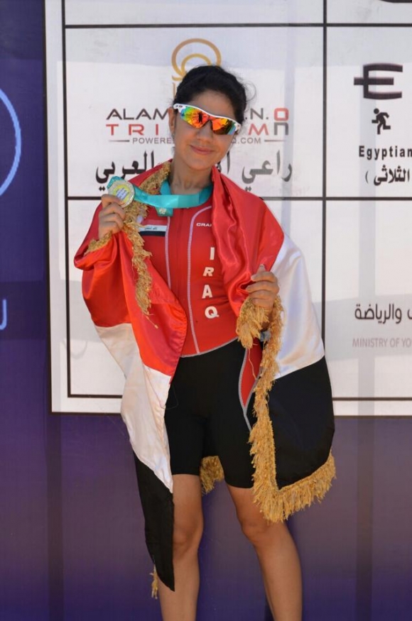 كچە كوردێك ملوانكەی زێری بە دەستهێنا