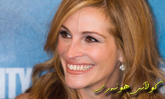 جۆلیا شاژنێكی شەڕخوازە لە بەرگێكی سپیدا