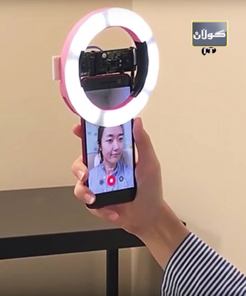 كامێرایەك بۆ گرتنی وێنەی سێلفی سێ لایی