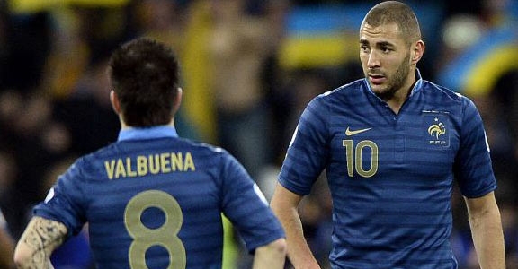 سه‌رۆک وه‌زیرانى فه‌ره‌نسا ره‌خنه‌ى توند له‌ بنزیما ده‌گرێت