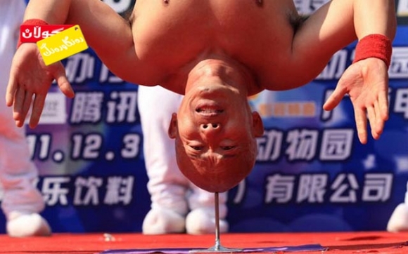 وەستان لەسەر سەر و سگ!