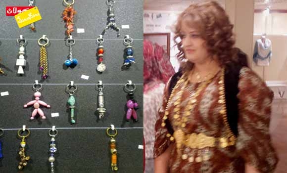 كچە كوردێك و نمایشێكی خنجیلانە