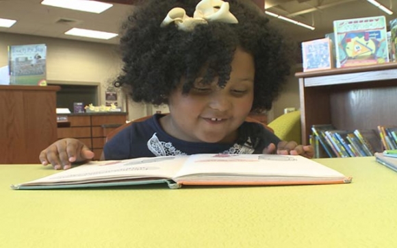 كچێكی بچووك هەزاران كتێبی خوێندۆتەوە