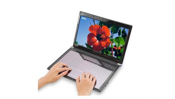 لاپتۆپێك بە تیشكی خۆر ئیش دەكات