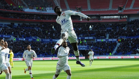 بارسێلۆنا و رۆما چاودێری به‌رگریكارێكی لیۆن ده‌كه‌ن