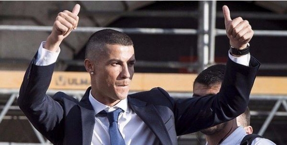 بە وێنە ... رۆناڵدۆ هۆكاری قژتاشینەکەی ئاشکرا كرد