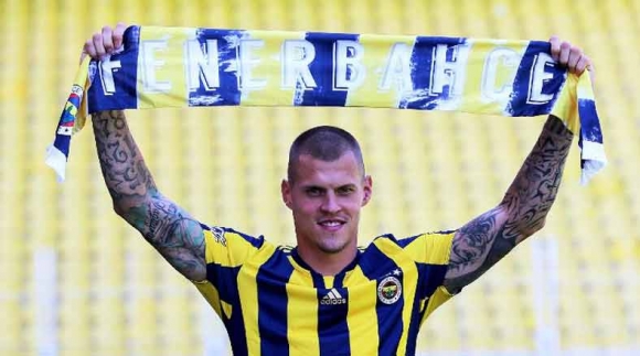 سكرتێل لەسەر جێهێشتنی توركیا بەهۆی ترسەوە گاڵتە بە یاریزانان دەكات