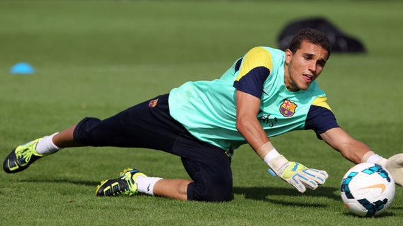 گۆڵپارێزەکەی بارسا دەستی لە تیپەکەی بەرنابێت