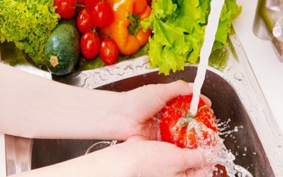 ڕێگایەکی تەندروست.. بۆ شتنەوەی سەوزە و میوە