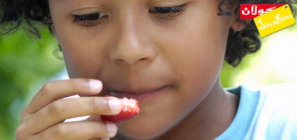 منداڵەكەت لەسەر خواردنی سەوزە و میوە رابێنە