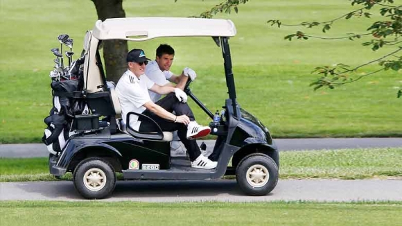 به‌ وێنه‌... ئه‌مڕۆ موله‌ر و شڤاینیشتایگه‌ر لە یاریگایەكی گۆلف كەوتنەوە بەر زوومی كامێرەكان