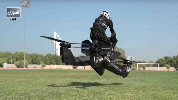 مۆتۆریش بە ئاسماندا دەفڕێت